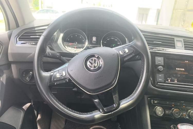 Used Volkswagen Tiguan L 2019 330TSI Automatic Two-Wheel Drive Panoramic Comfort Edition China V Standard Steering Wheel