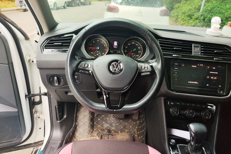 Used Volkswagen Tiguan L 2019 Revised 330TSI Automatic Two-Wheel Drive Smart & Luxury Edition China VI Standard Steering Wheel