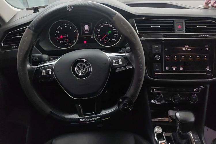 Used Volkswagen Tiguan L 2019 330TSI Automatic Two-Wheel Drive Panoramic Comfort Edition China V Standard Steering Wheel