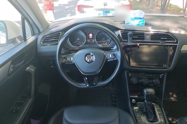 Used Volkswagen Tiguan L 2019 Updated Version 330TSI Automatic Two-Wheel Drive Panoramic Comfort Edition China VI Standard Steering Wheel