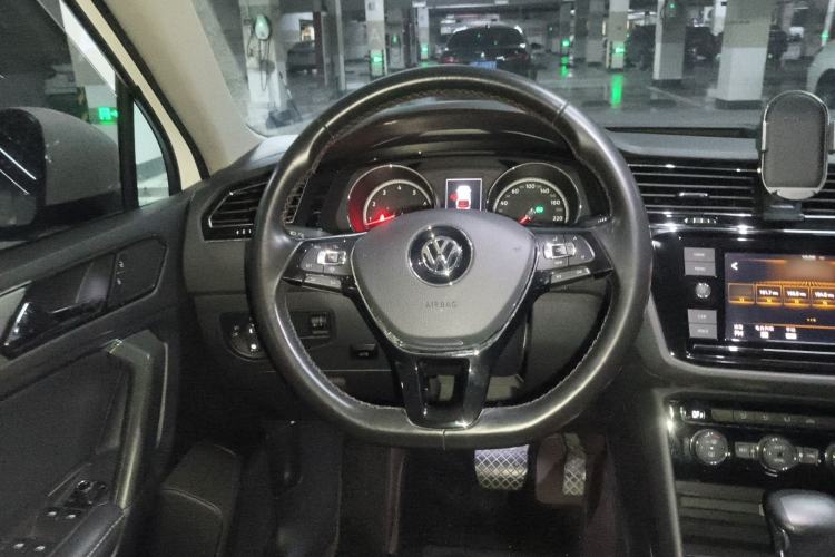 Used Volkswagen Tiguan L 2019 330TSI Automatic Two-Wheel Drive Panoramic Comfort Edition China V Standard Steering Wheel
