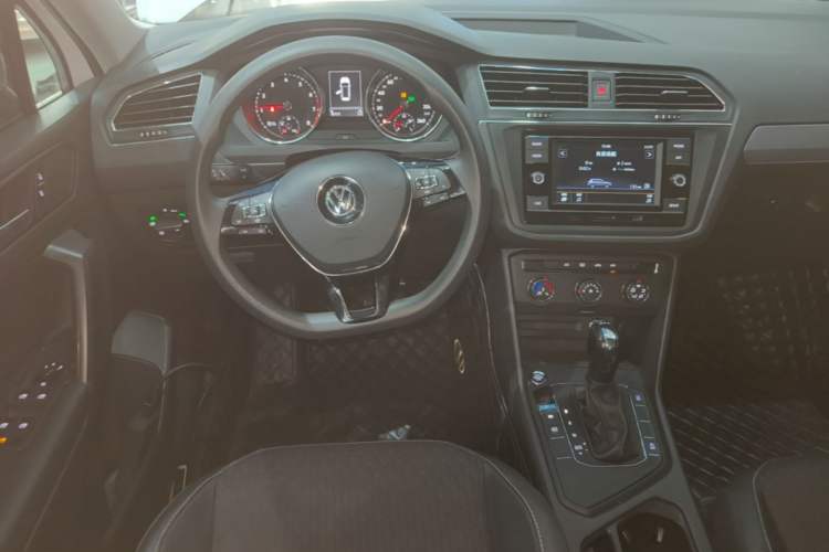 Used Volkswagen Tiguan L 2019 330TSI Automatic Two-Wheel Drive Luxury Edition China VI Standard Steering Wheel