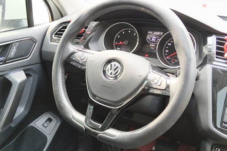 Used Volkswagen Tiguan L 2019 330TSI Automatic Two-Wheel Drive Smart Luxury Version China V Emission Standard Steering Wheel