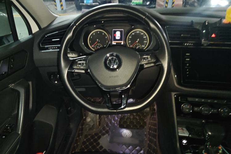 Used Volkswagen Tiguan L 2019 Updated Version 330TSI Automatic Two-Wheel Drive Panoramic Comfort Edition China VI Standard Steering Wheel