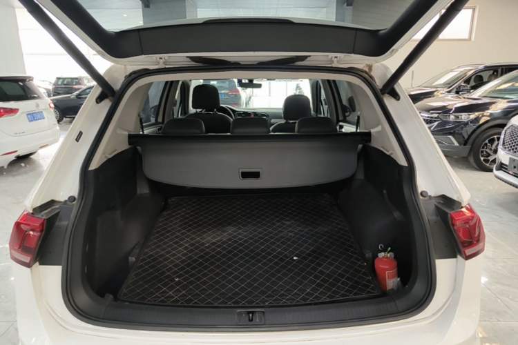 Used Volkswagen Tiguan L 2019 330TSI Automatic Two-Wheel Drive Smart Luxury Version China V Emission Standard Trunk