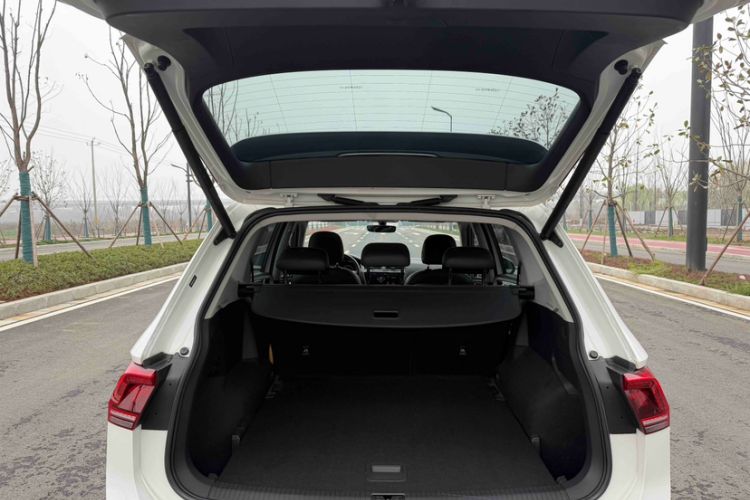 Used Volkswagen Tiguan L 2019 330TSI Automatic Two-Wheel Drive R-Line Flagship Edition China V Standard Trunk