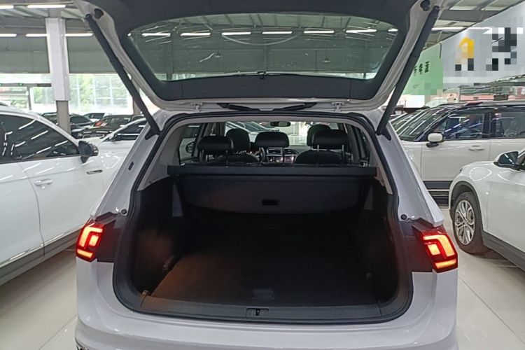 Used Volkswagen Tiguan L 2019 Revised 330TSI Automatic Two-Wheel Drive Smart & Luxury Edition China VI Standard Trunk