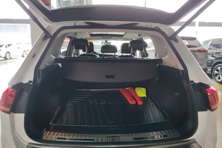 Used Volkswagen Tiguan L 2019 Updated Version 330TSI Automatic Two-Wheel Drive Panoramic Comfort Edition China VI Standard Trunk