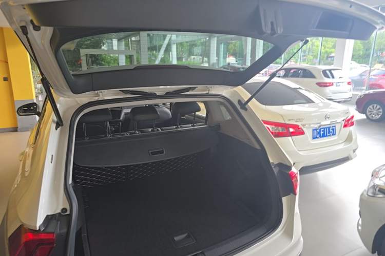 Used Volkswagen Tiguan L 2019 Updated Version 330TSI Automatic Two-Wheel Drive Panoramic Comfort Edition China VI Standard Trunk