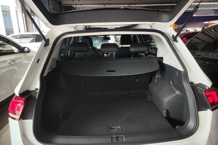 Used Volkswagen Tiguan L 2019 330TSI Automatic Two-Wheel Drive Luxury Edition China VI Standard Trunk