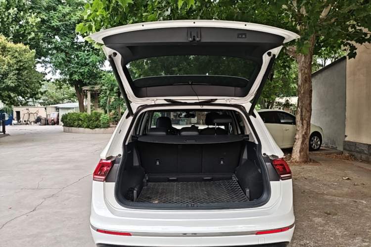 Used Volkswagen Tiguan L 2019 Restyled 330TSI Automatic Two-Wheel Drive R-Line Flagship Version China VI Standard Trunk