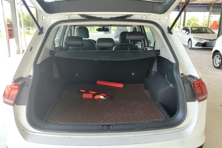 Used Volkswagen Tiguan L 2019 330TSI Automatic Two-Wheel Drive Luxury Edition China V Standard Trunk