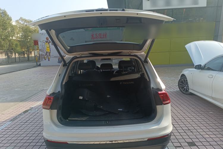 Used Volkswagen Tiguan L 2019 Updated Version 330TSI Automatic Two-Wheel Drive Panoramic Comfort Edition China VI Standard Trunk