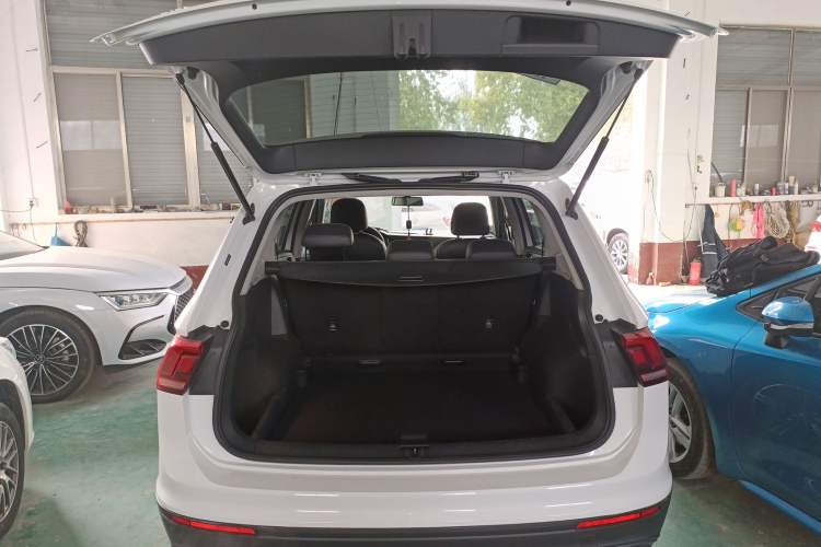 Used Volkswagen Tiguan L 2019 330TSI Automatic Two-Wheel Drive Luxury Edition China VI Standard Trunk
