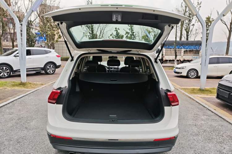 Used Volkswagen Tiguan L 2019 330TSI Automatic Two-Wheel Drive Panoramic Comfort Edition China VI Standard Trunk