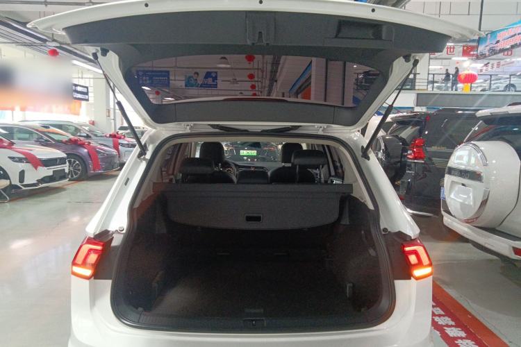 Used Volkswagen Tiguan L 2019 Updated Version 330TSI Automatic Two-Wheel Drive Panoramic Comfort Edition China VI Standard Trunk