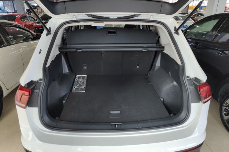Used Volkswagen Tiguan L 2019 330TSI Automatic Two-Wheel Drive Luxury Edition China VI Standard Trunk