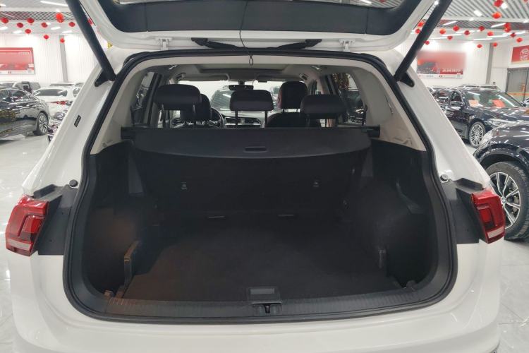 Used Volkswagen Tiguan L 2019 Revised 330TSI Automatic Two-Wheel Drive Smart & Luxury Edition China VI Standard Trunk