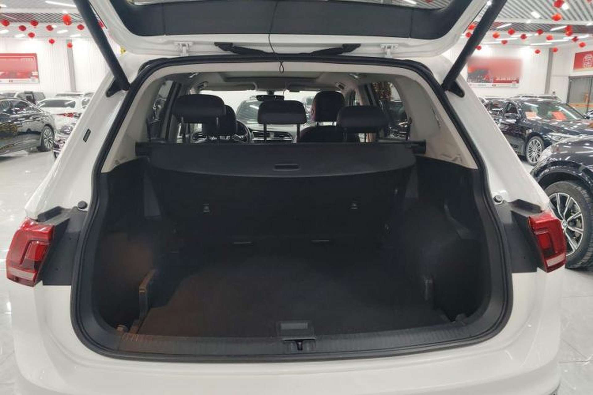Used Volkswagen Tiguan L 2019 Revised 330TSI Automatic Two-Wheel Drive Smart & Luxury Edition China VI Standard Trunk