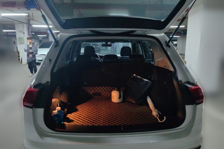 Used Volkswagen Tiguan L 2019 Updated Version 330TSI Automatic Two-Wheel Drive Panoramic Comfort Edition China VI Standard Trunk