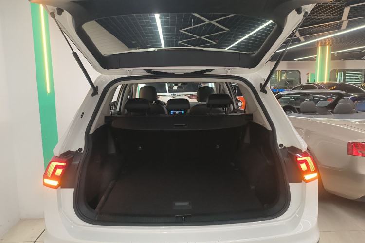 Used Volkswagen Tiguan L 2019 330TSI Automatic Two-Wheel Drive Luxury Edition China V Standard Trunk