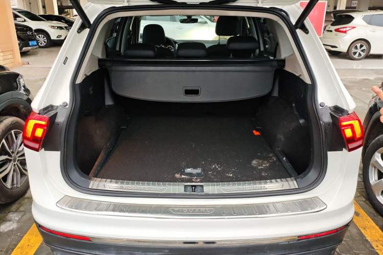Used Volkswagen Tiguan L 2019 330TSI Automatic Two-Wheel Drive Smart Luxury Version China V Emission Standard Trunk