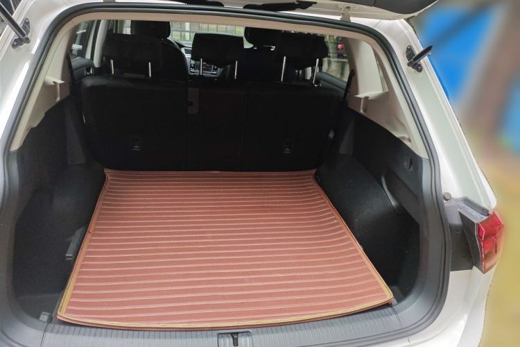 Used Volkswagen Tiguan L 2019 330TSI Automatic Two-Wheel Drive Luxury Edition China V Standard Trunk