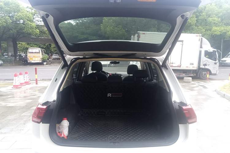 Used Volkswagen Tiguan L 2019 330TSI Automatic Two-Wheel Drive Smart Luxury Version China V Emission Standard Trunk
