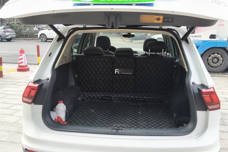 Used Volkswagen Tiguan L 2019 330TSI Automatic Two-Wheel Drive Smart Luxury Version China V Emission Standard Trunk