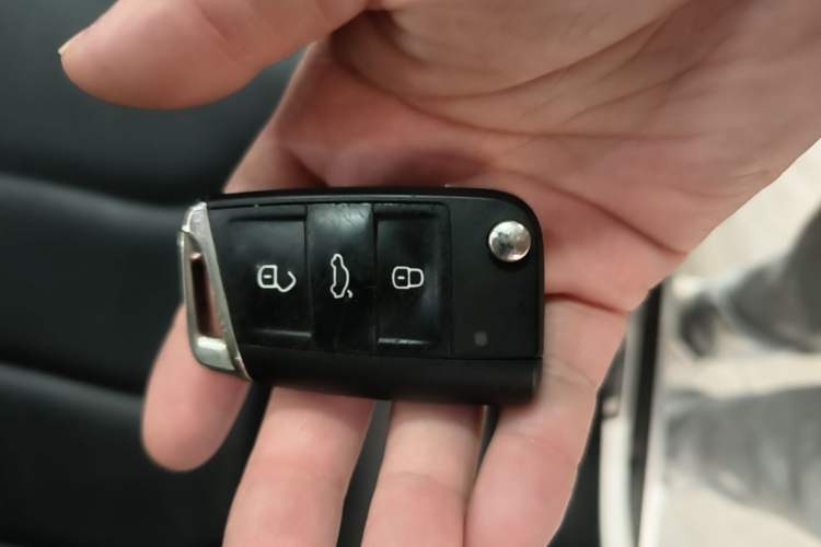 Used Volkswagen Tiguan L 2019 330TSI Automatic Two-Wheel Drive Smart Luxury Version China V Emission Standard Vehicle Key