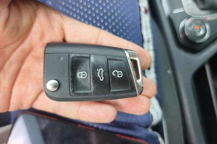 Used Volkswagen Tiguan L 2019 380TSI Automatic All-Wheel Drive R-Line Flagship 7-Seater China VI Standard Vehicle Key