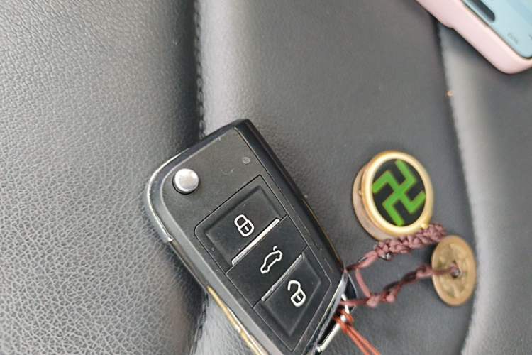 Used Volkswagen Tiguan L 2019 330TSI Automatic Two-Wheel Drive Smart Luxury Version China VI Standard Vehicle Key