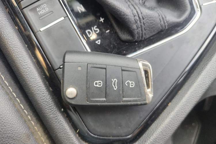 Used Volkswagen Tiguan L 2019 330TSI Automatic Two-Wheel Drive Smart Luxury Version China VI Standard Vehicle Key
