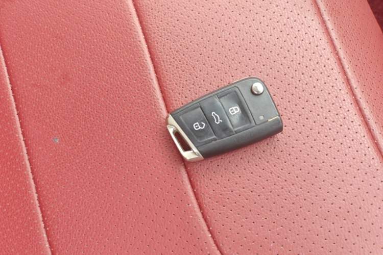 Used Volkswagen Tiguan L 2019 330TSI Automatic Two-Wheel Drive Panoramic Comfort Edition China VI Standard Vehicle Key