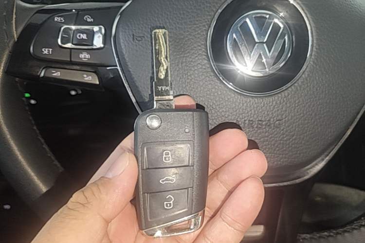 Used Volkswagen Tiguan L 2019 330TSI Automatic Two-Wheel Drive Smart Luxury Version China V Emission Standard Vehicle Key