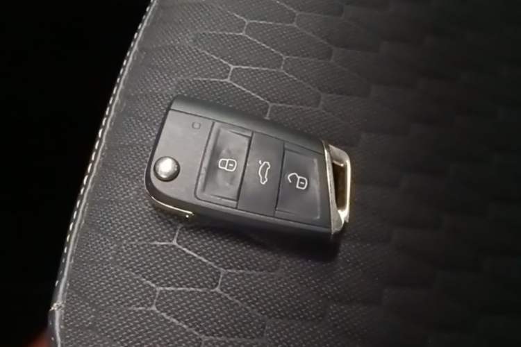 Used Volkswagen Tiguan L 2019 330TSI Automatic Two-Wheel Drive Luxury Edition China V Standard Vehicle Key