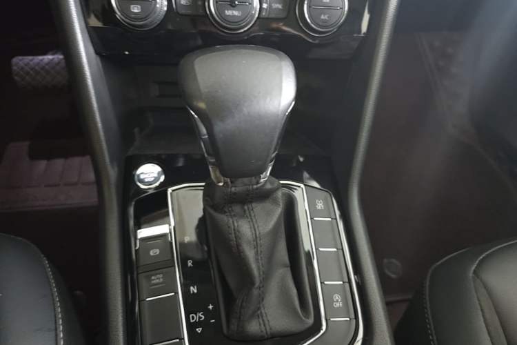 Used Volkswagen Tiguan L 2019 Updated Version 330TSI Automatic Two-Wheel Drive Panoramic Comfort Edition China VI Standard Vehicle Key
