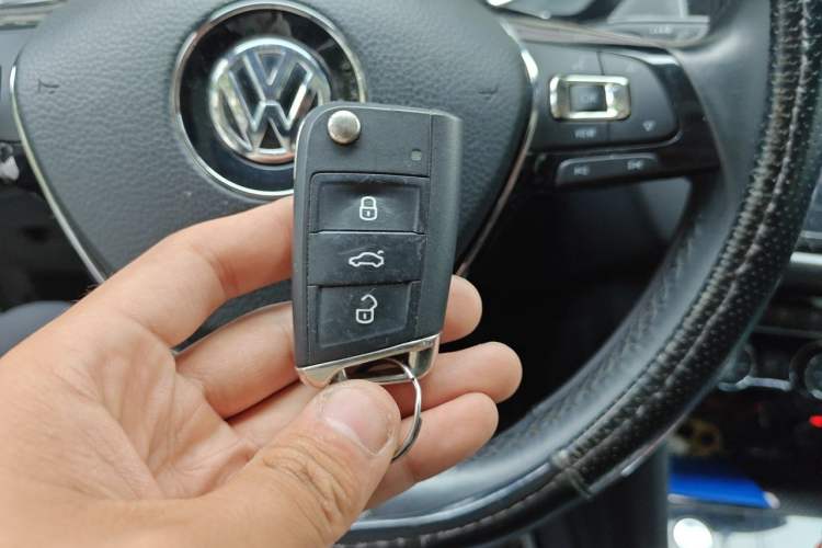 Used Volkswagen Tiguan L 2019 330TSI Automatic Two-Wheel Drive Smart Luxury Version China VI Standard Vehicle Key