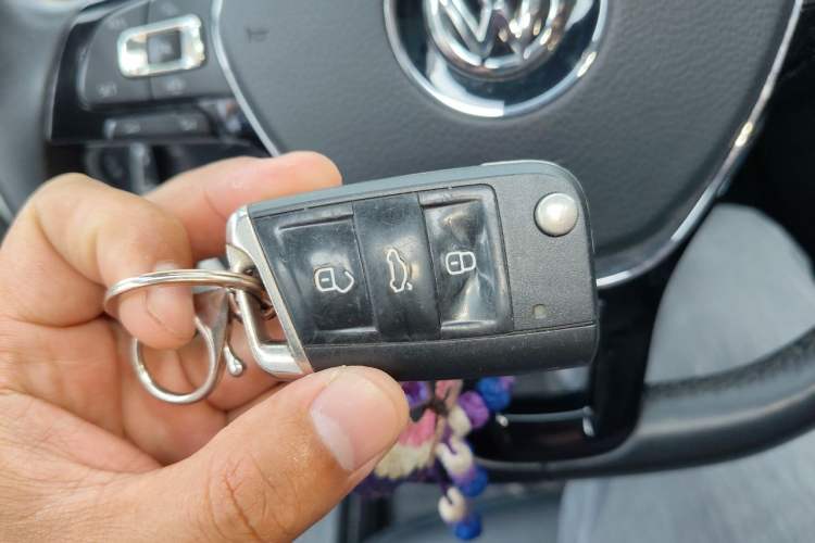 Used Volkswagen Tiguan L 2019 280TSI Automatic Two-Wheel Drive Panoramic Comfort Edition China V Standard Vehicle Key