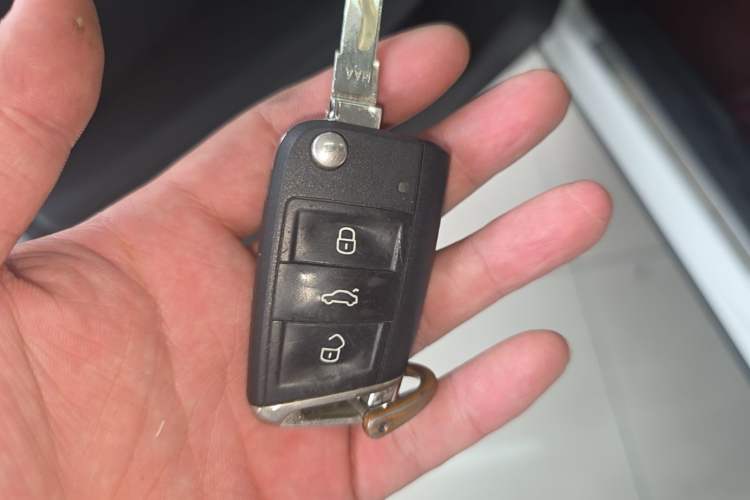 Used Volkswagen Tiguan L 2019 330TSI Automatic Two-Wheel Drive Panoramic Comfort Edition China VI Standard Vehicle Key