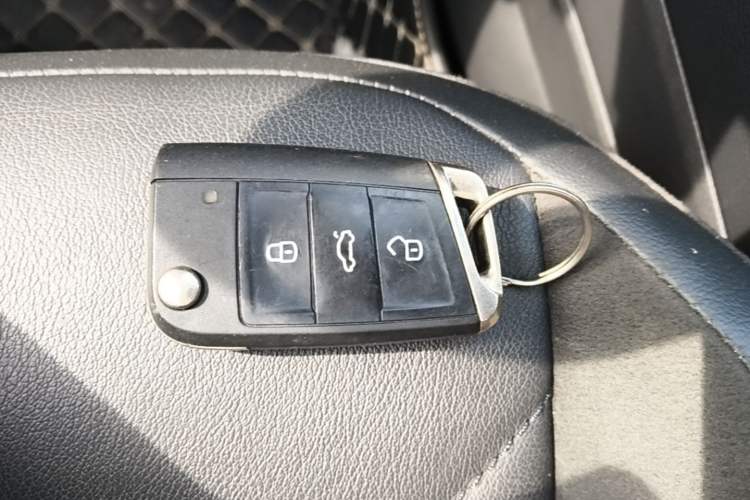 Used Volkswagen Tiguan L 2019 Updated Version 330TSI Automatic Two-Wheel Drive Panoramic Comfort Edition China VI Standard Vehicle Key