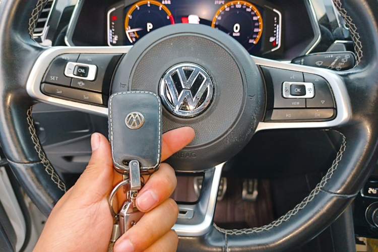 Used Volkswagen Tiguan L 2019 330TSI Automatic Two-Wheel Drive R-Line Flagship Model China VI Standard Vehicle Key