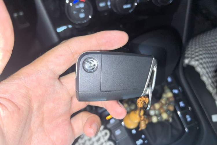 Used Volkswagen Tiguan L 2019 330TSI Automatic Two-Wheel Drive R-Line Flagship Model China VI Standard Vehicle Key