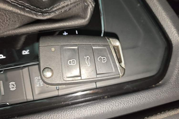 Used Volkswagen Tiguan L 2019 330TSI Automatic Two-Wheel Drive Panoramic Comfort Edition China V Standard Vehicle Key