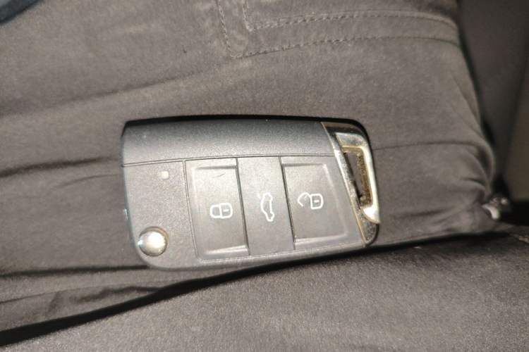 Used Volkswagen Tiguan L 2019 330TSI Automatic Two-Wheel Drive Smart Luxury Version China VI Standard Vehicle Key