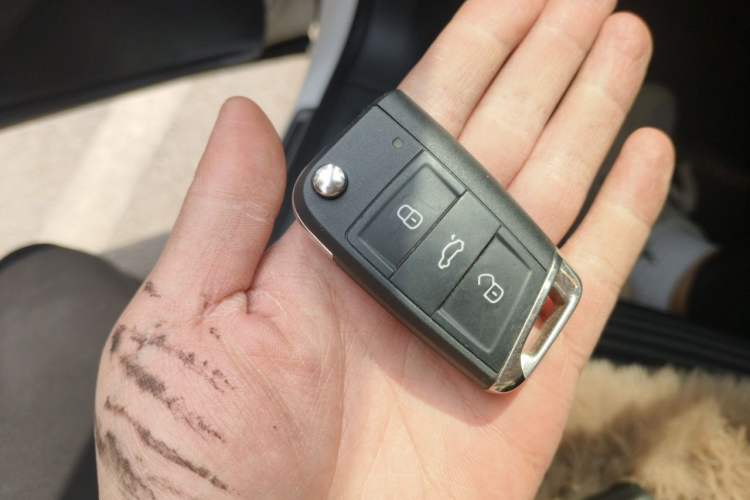 Used Volkswagen Tiguan L 2019 330TSI Automatic Two-Wheel Drive Smart Luxury Version China VI Standard Vehicle Key