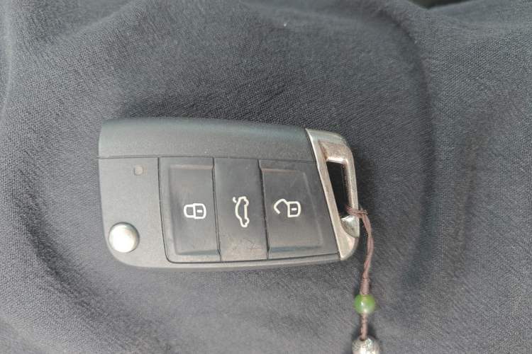 Used Volkswagen Tiguan L 2019 330TSI Automatic Two-Wheel Drive Smart Luxury Version China VI Standard Vehicle Key