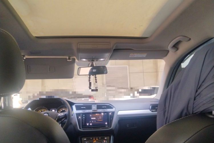 Used Volkswagen Tiguan L 2019 Updated Version 330TSI Automatic Two-Wheel Drive Panoramic Comfort Edition China VI Standard Headliner