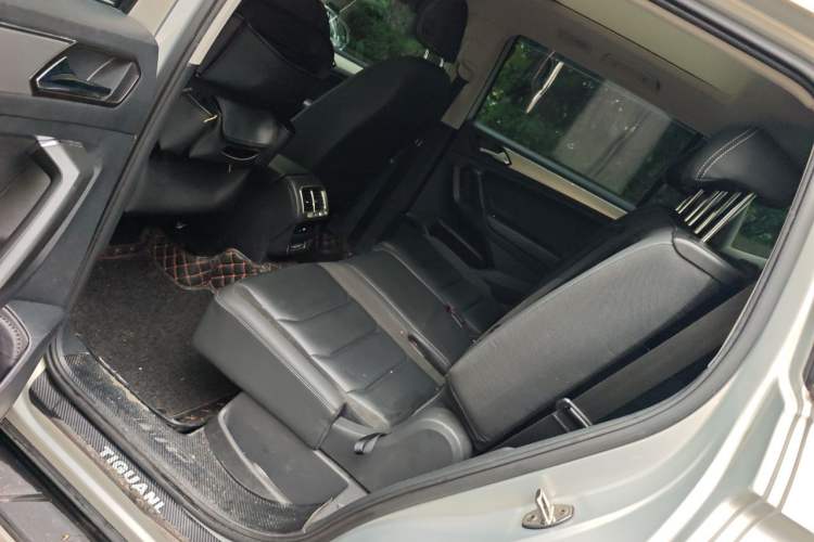 Used Volkswagen Tiguan L 2019 380TSI Automatic All-Wheel Drive Luxury Edition with 7 Seats China VI Standard Left Rear Seat