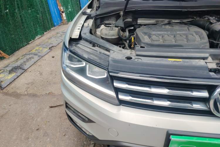 Used Volkswagen Tiguan L 2019 330TSI Automatic Two-Wheel Drive Panoramic Comfort Edition China V Standard Right Front Headlight